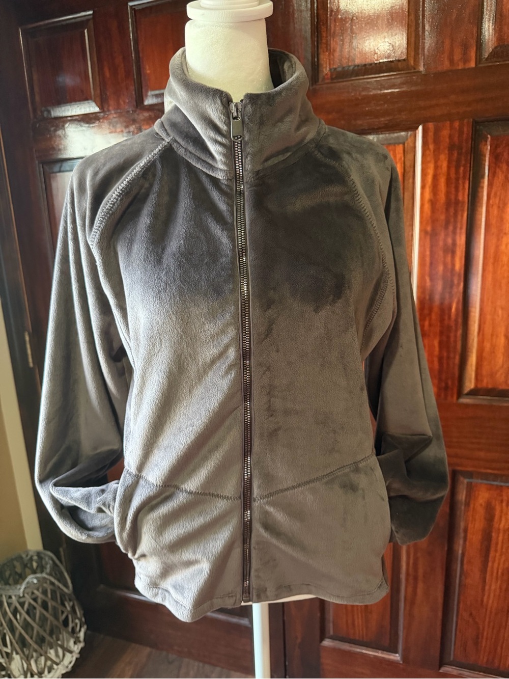 Workshop women’s Gray Full-Zip Plush Jacket